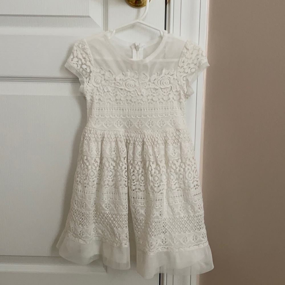 Mayoral white lace size 5 dress. Runs on the smaller size.